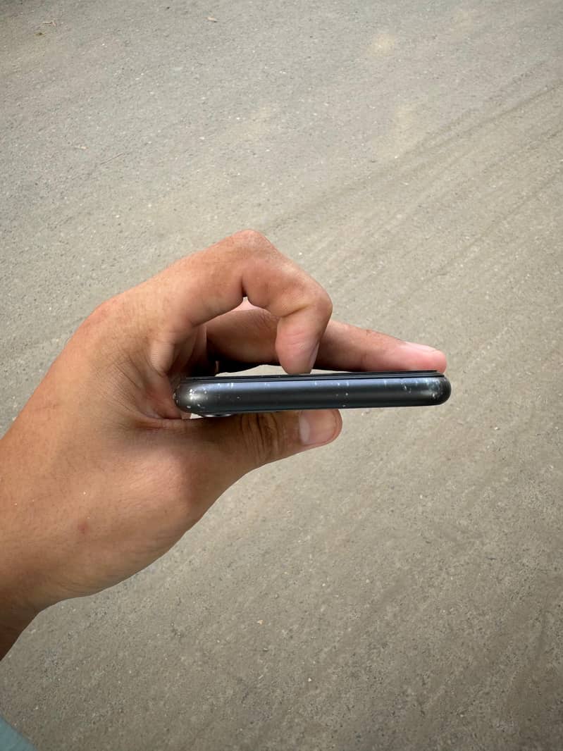 Apple iPhone 11 3