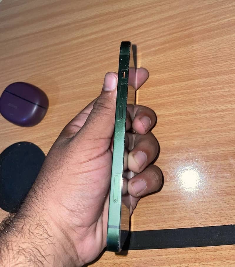 Apple iPhone 13 1