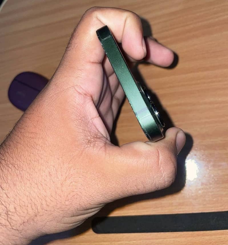 Apple iPhone 13 2