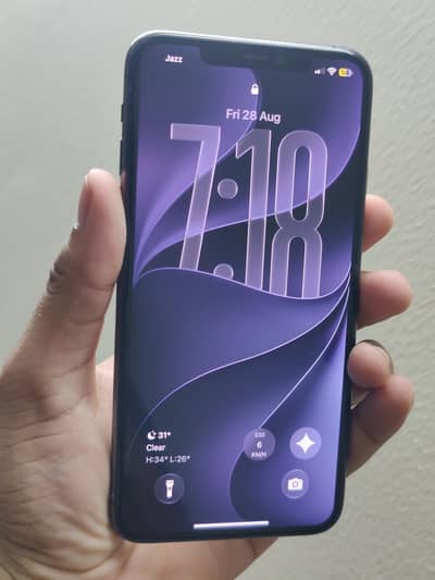 Apple iPhone 11 Pro Max 4 month compleate sim time