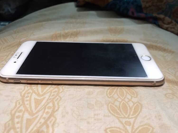 Apple iPhone 8 Plus 3