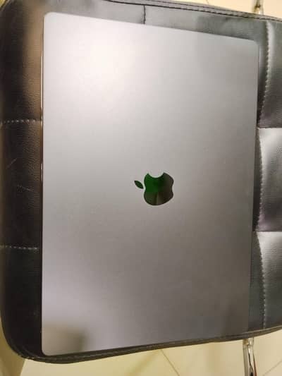 MacBooK Pro M4 Pro 16 inch Display