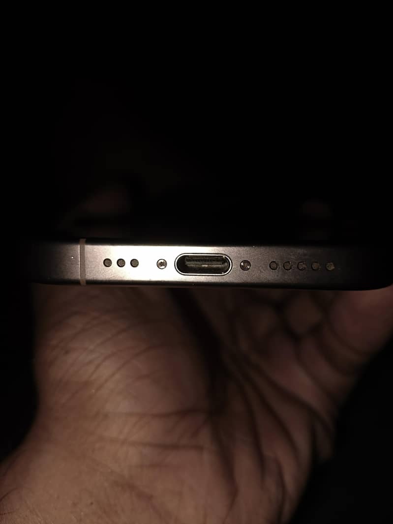 Apple iPhone 16 Pro 2