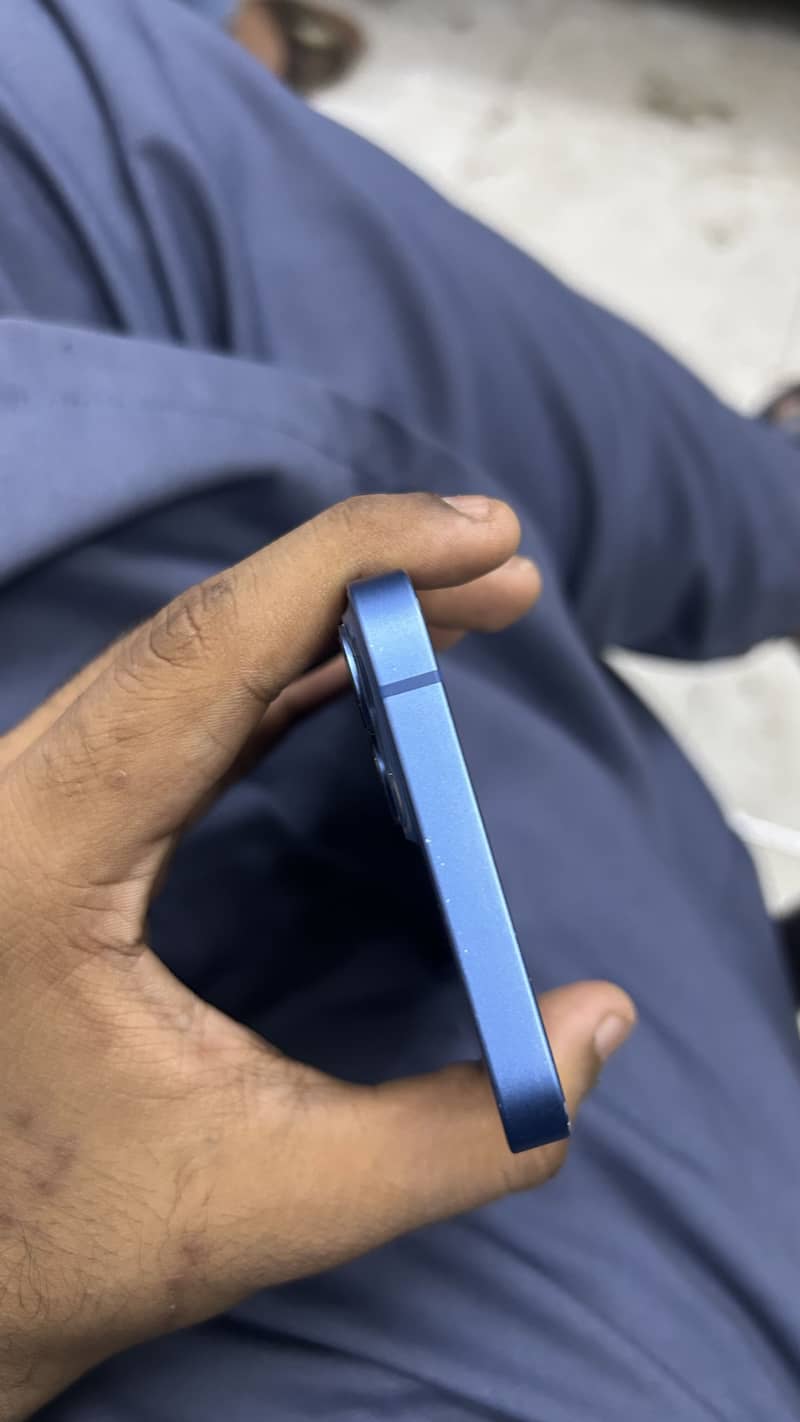 Apple iPhone 13 4