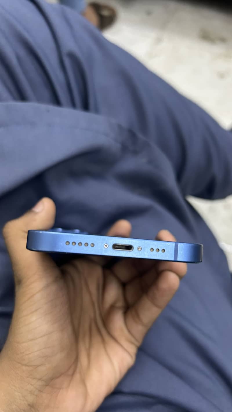 Apple iPhone 13 8