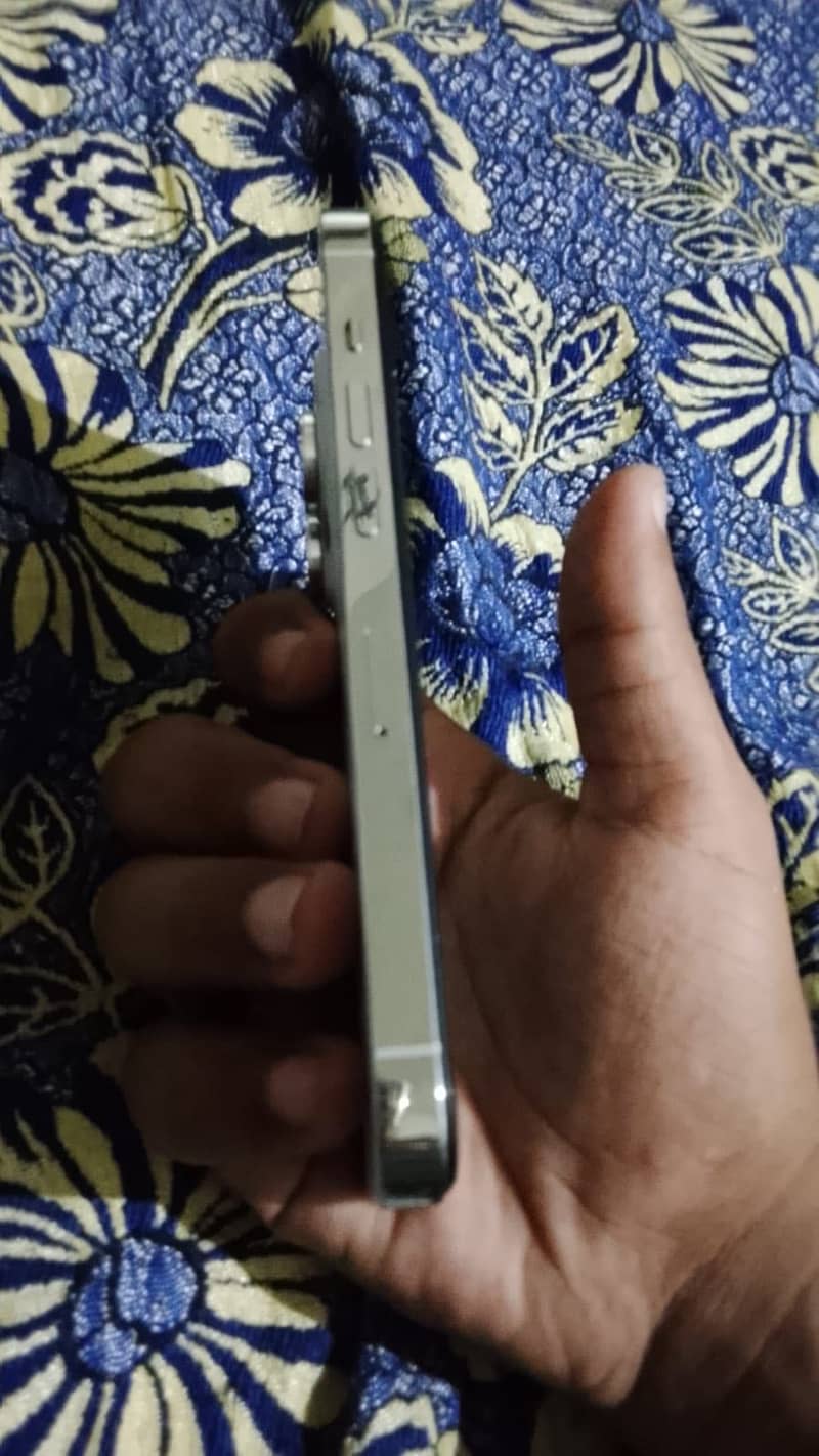 Apple iPhone 14 Pro 2