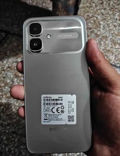 Infinix smart20.4. 128 gb charge hai just box mil ni rha