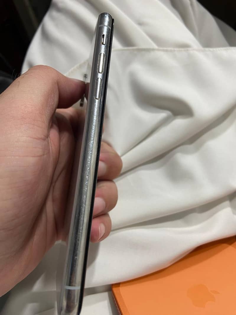 Apple iPhone X 3