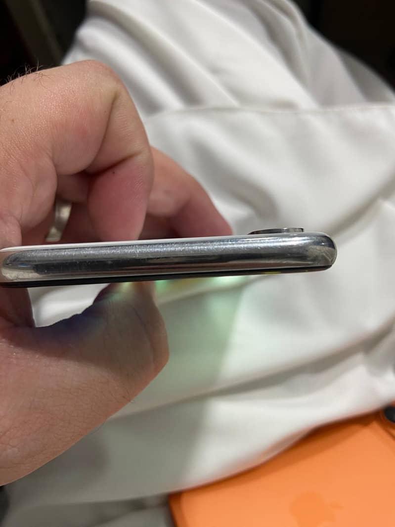 Apple iPhone X 5