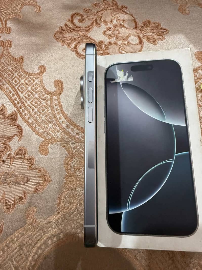 Apple iPhone 16 Pro 2