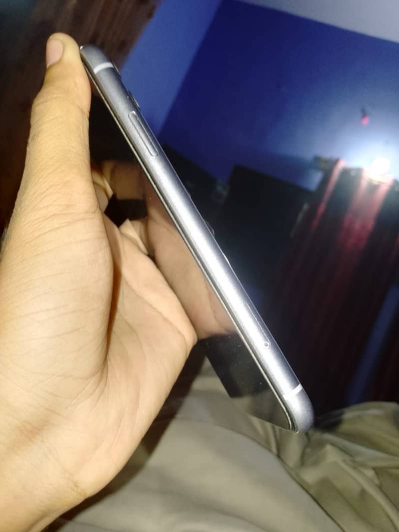 Apple iPhone 11 3