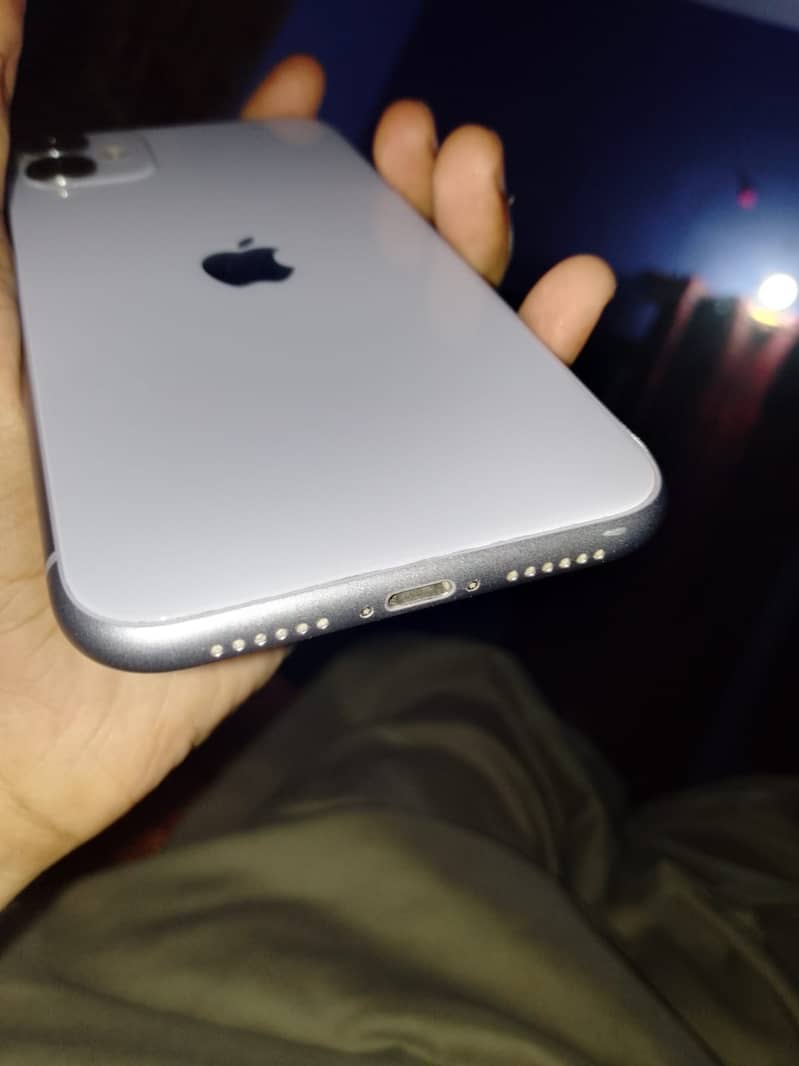 Apple iPhone 11 4