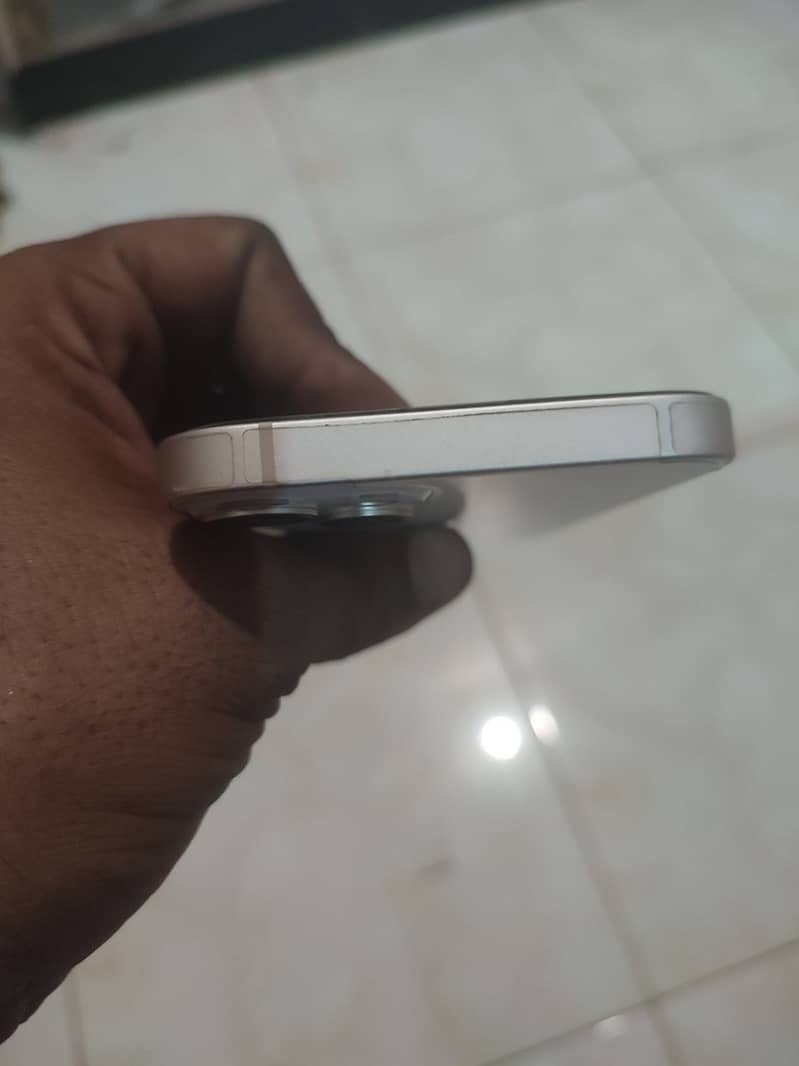Apple iPhone 13 1