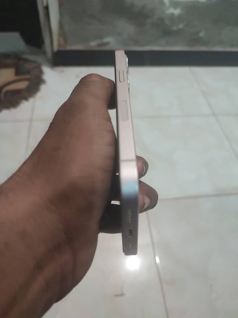Apple iPhone 13 4
