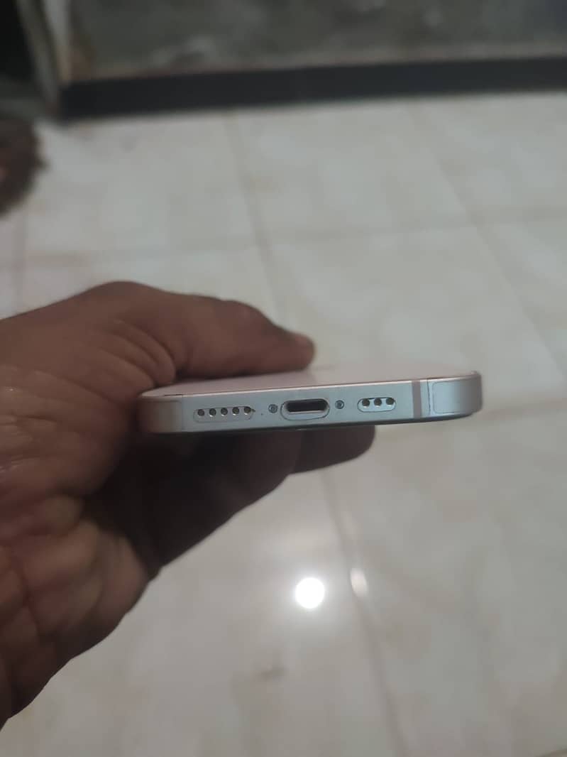 Apple iPhone 13 5