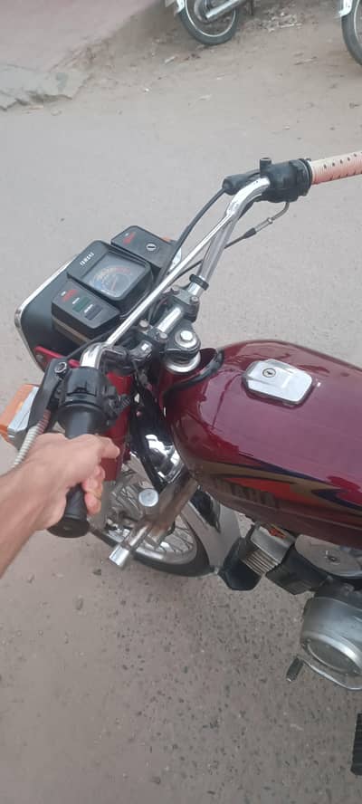 yamaha 2 stoke bike full new condition