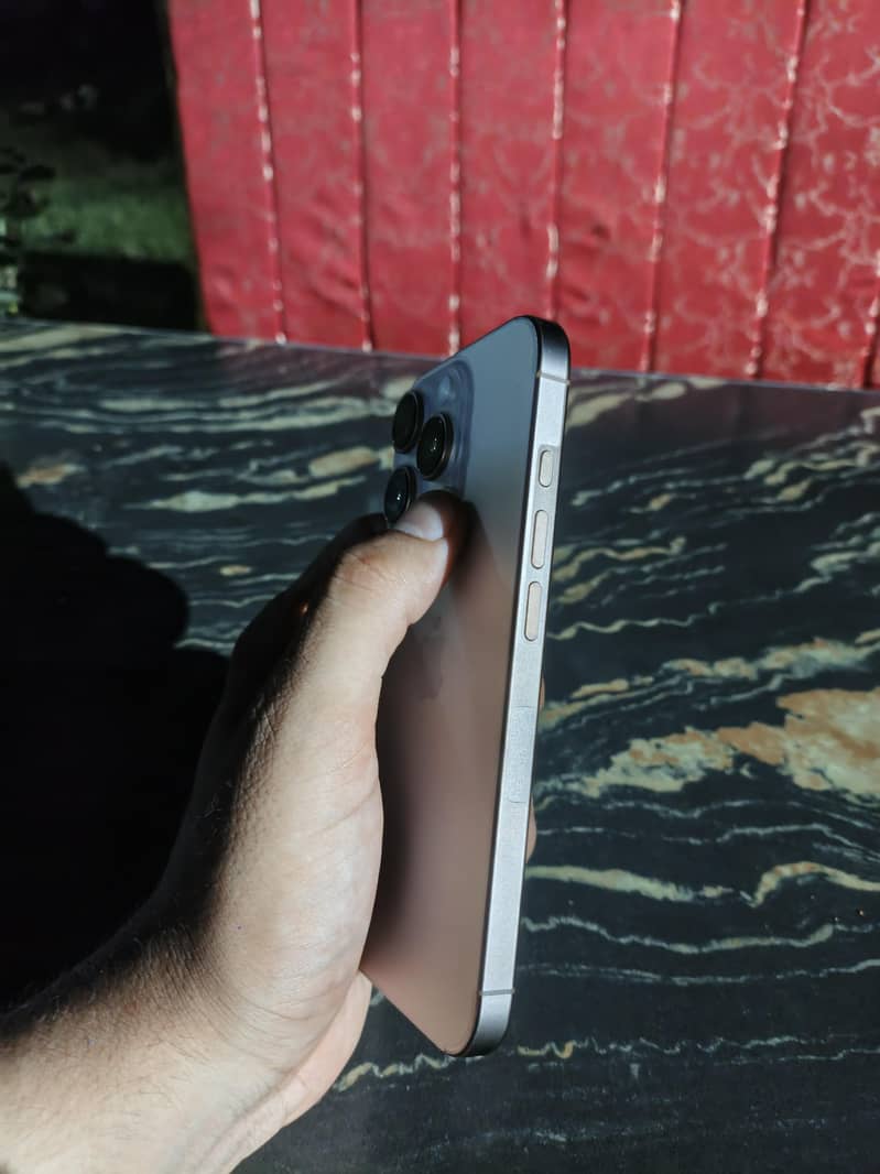 Apple iPhone 16 Pro 1
