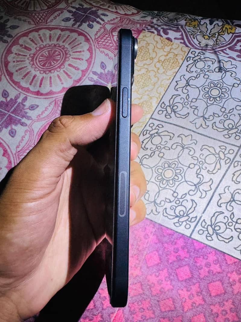 Apple iPhone 15 plus 4