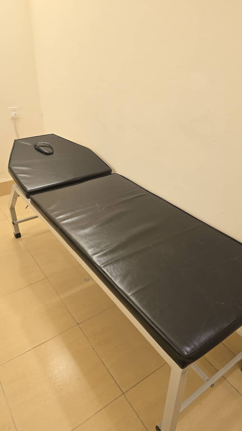 Examination bed 0