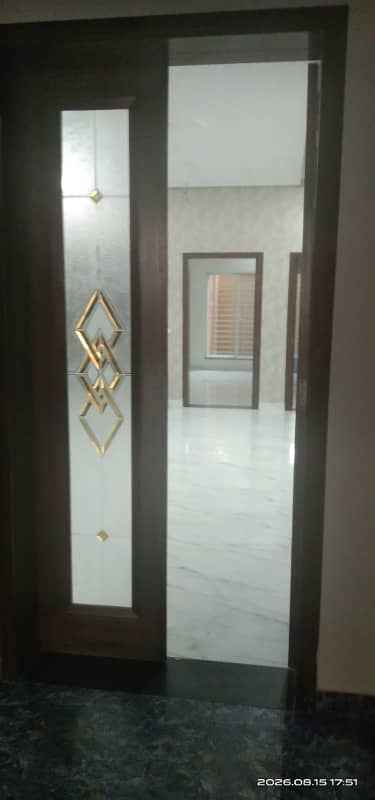 10 MARLA UPPER PORTION LIKE BRAND NEW