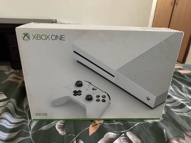 Xbox one s cmplete with 2 controller 10