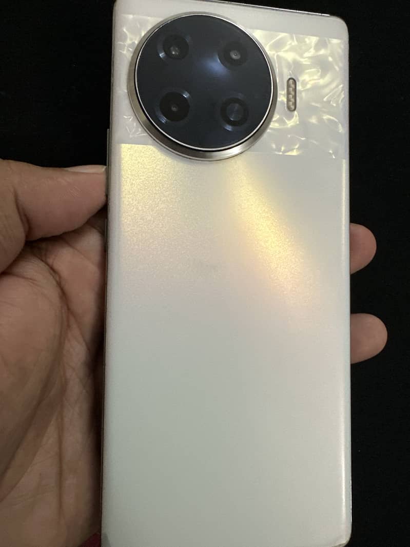 Tecno Spark 20 Pro Plus 4