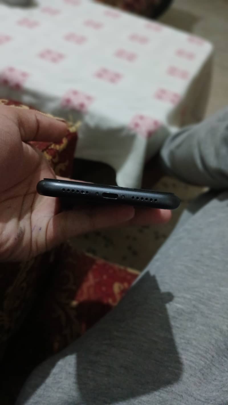 Apple iPhone 11 3