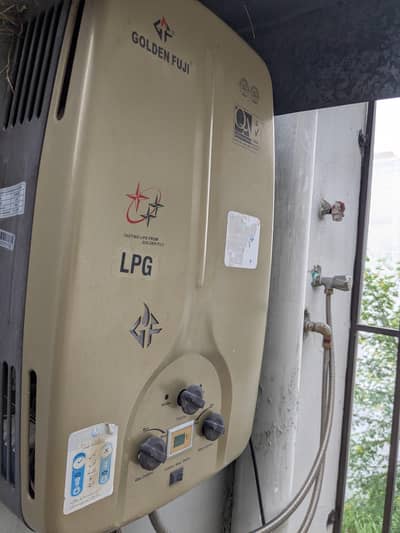Golden Fuji Instant LPG Geyser