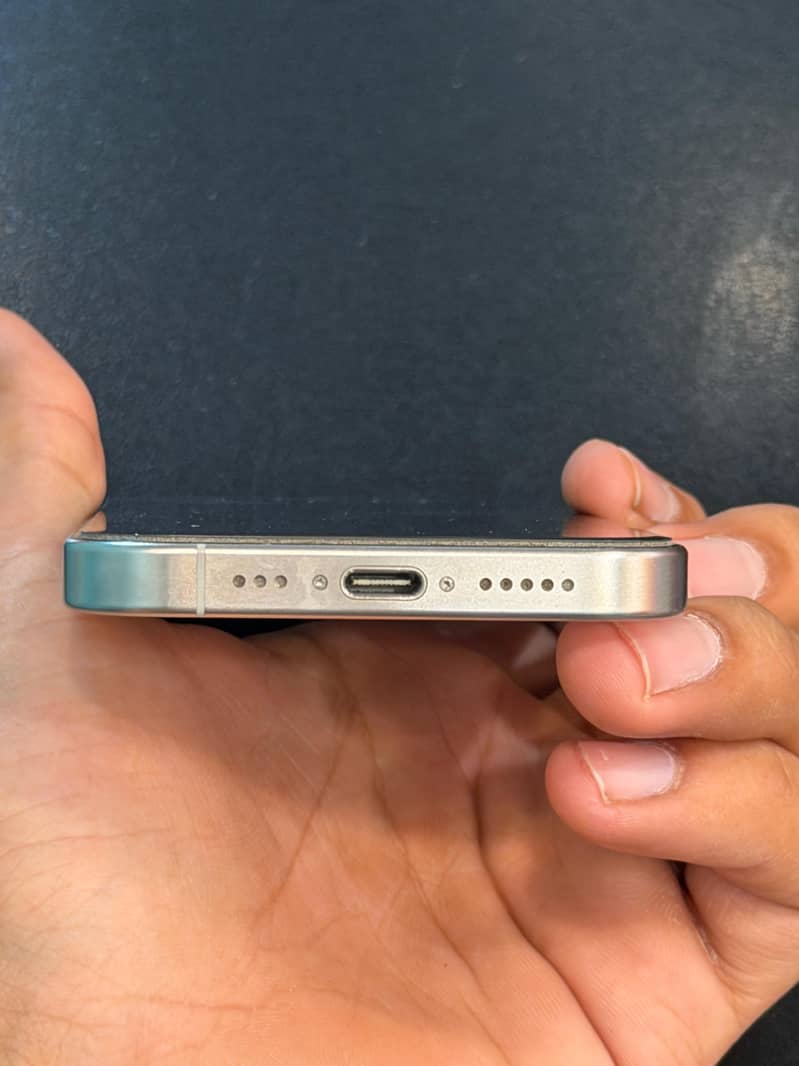 Apple iPhone 15 Pro 2