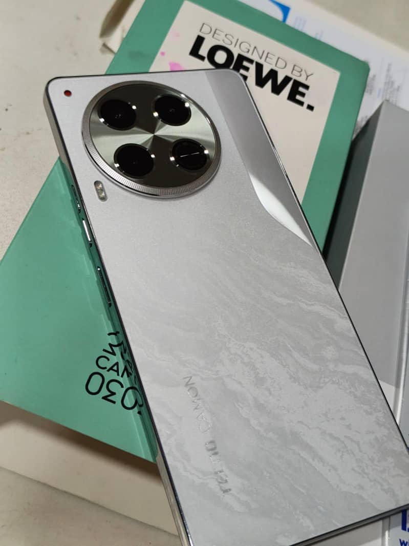 Tecno CAMON 30 0