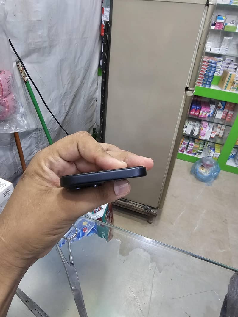 Apple iPhone 15 4
