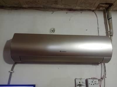 Golden colour 1.5  Ton AC _ Excellent condition