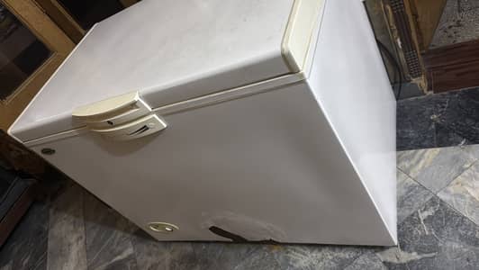 Dawlance deep freezer