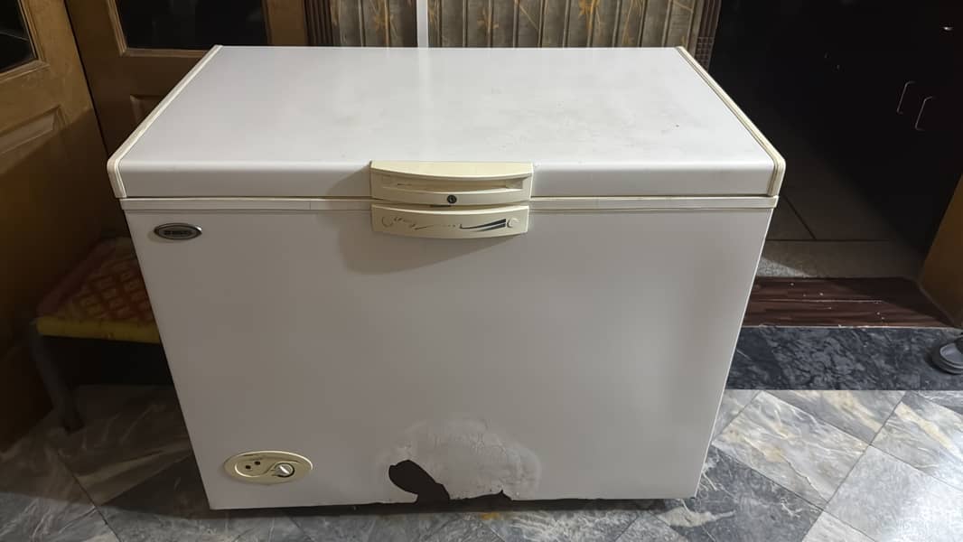 Dawlance deep freezer 1