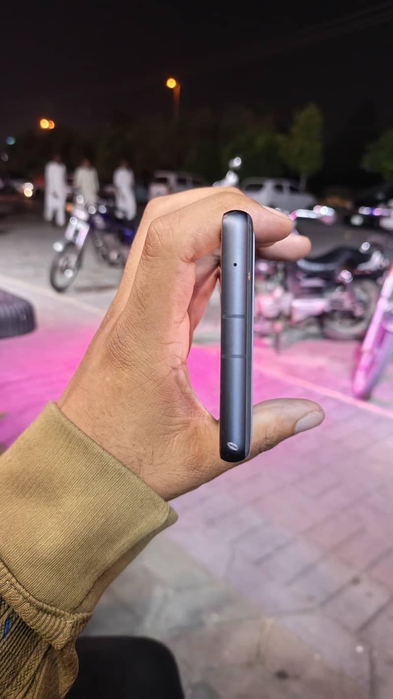 Google Pixel 7a 5