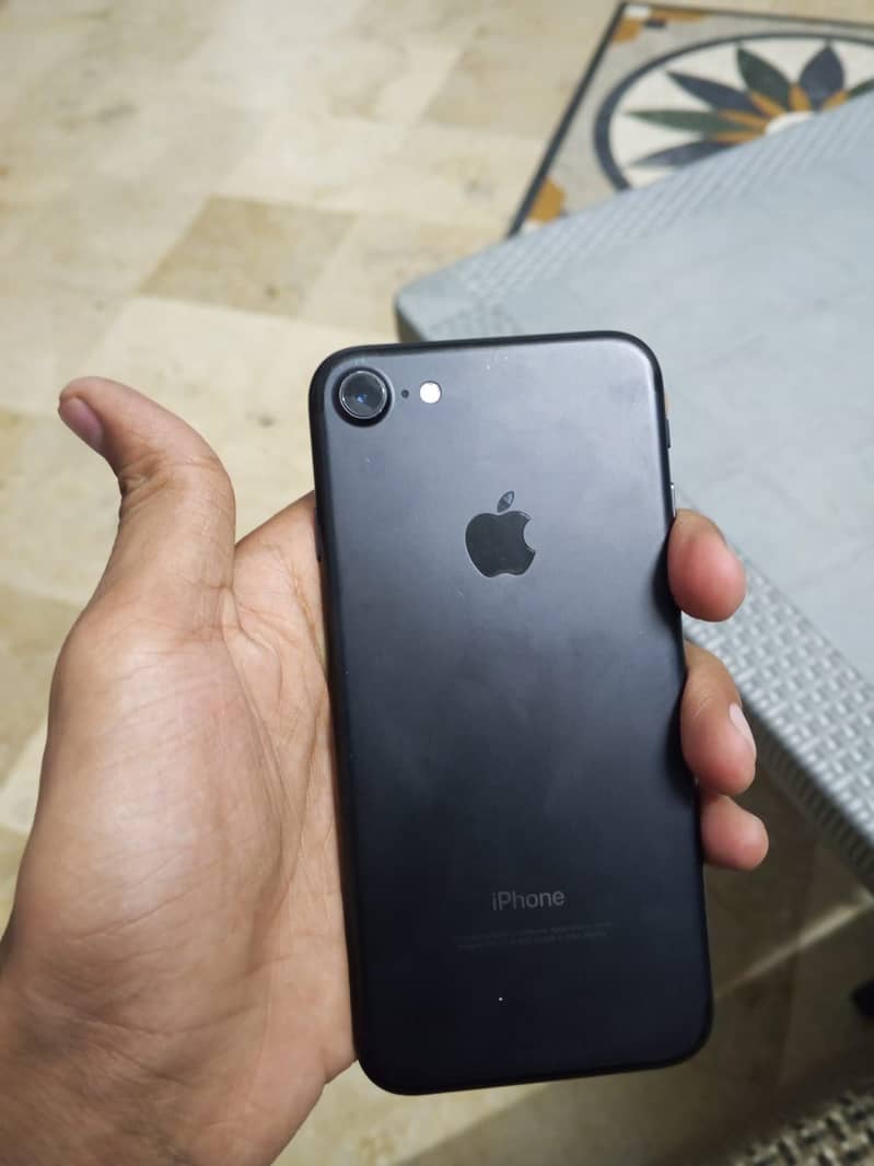 Apple iPhone 7 2