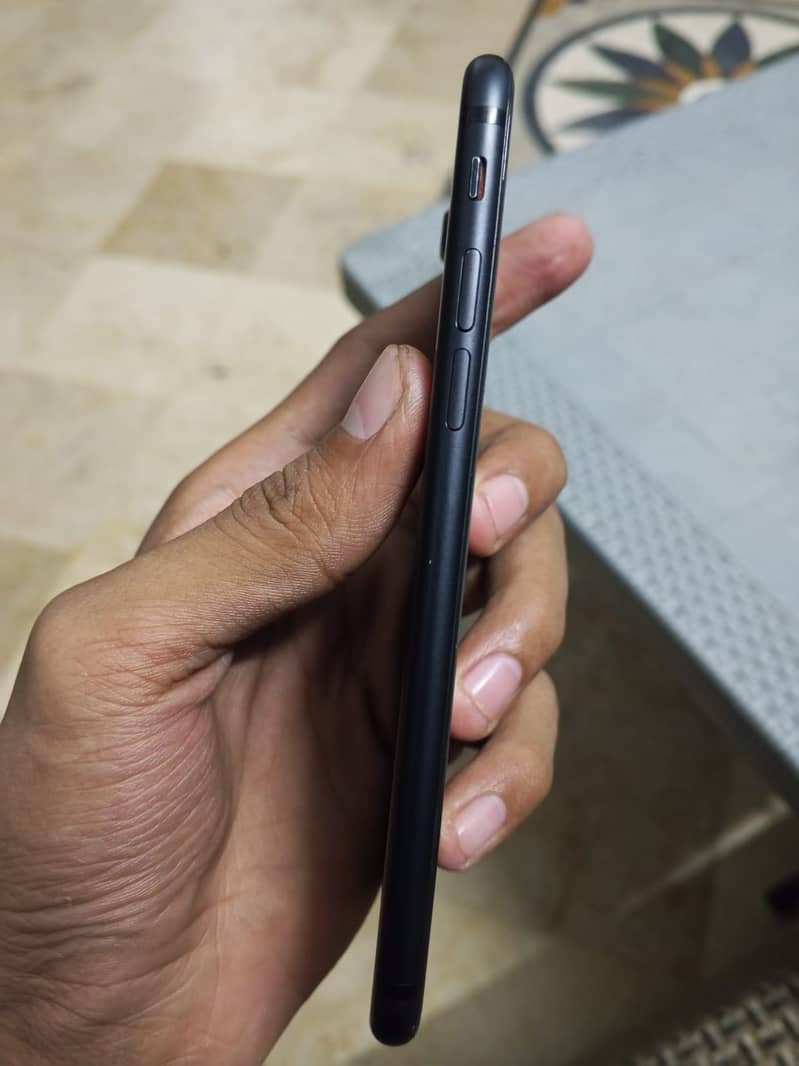 Apple iPhone 7 3
