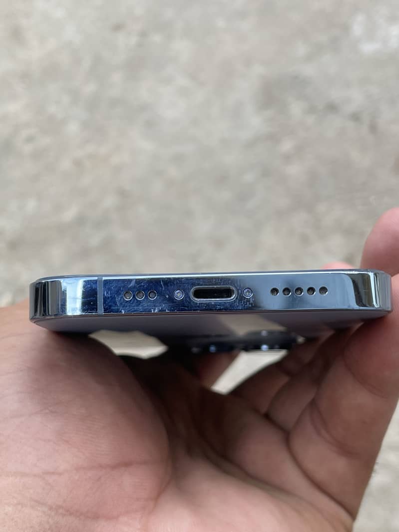 Apple iPhone 13 Pro 2