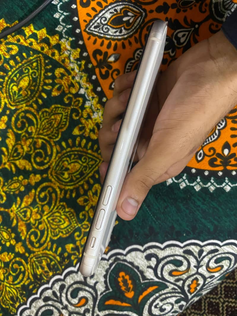 Apple iPhone 11 3