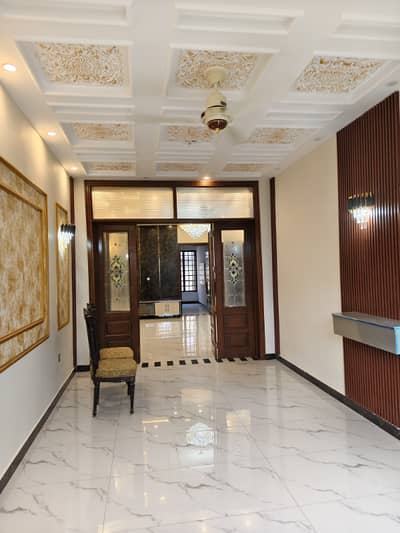 1 kanal brand new house for rent available