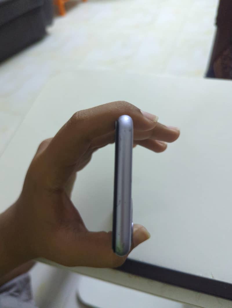 Apple iPhone 11 3
