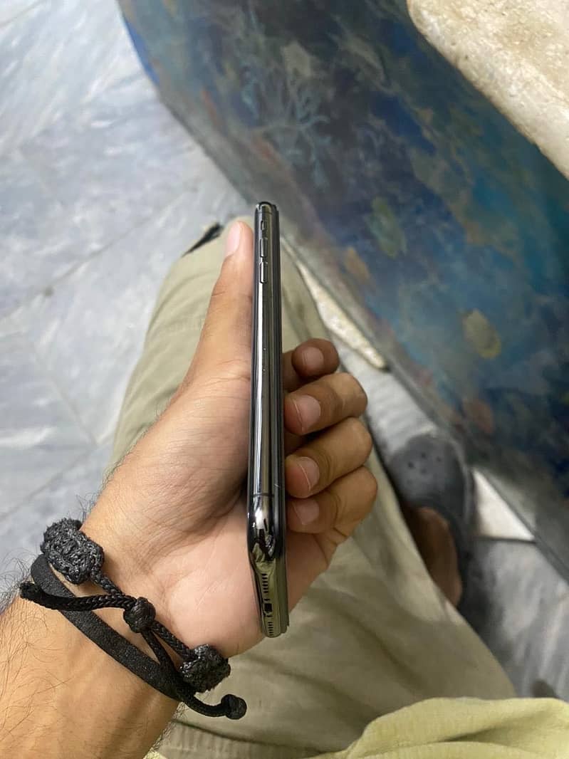 Apple iPhone X 3