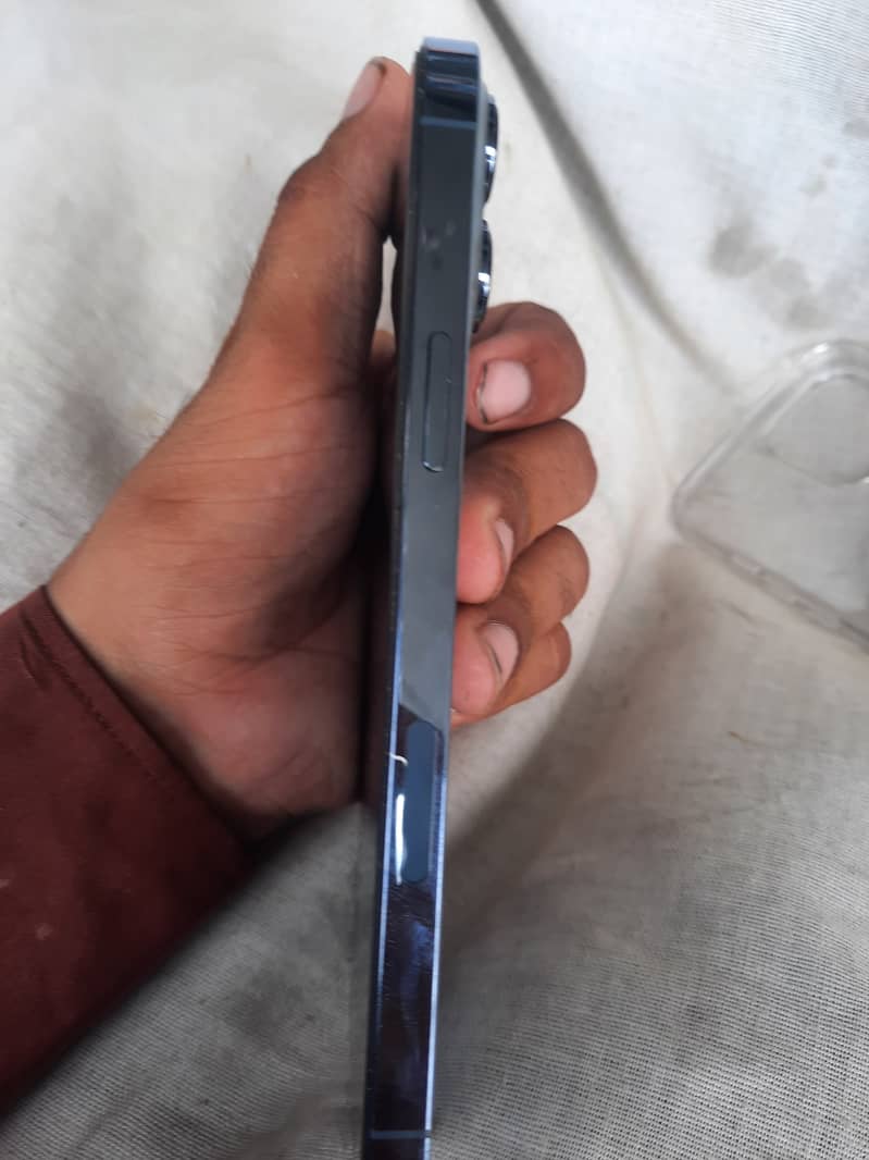 Apple iPhone 13 Pro Max 2