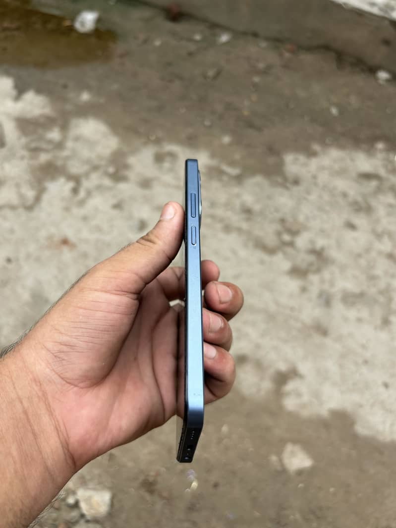 Realme C63 3