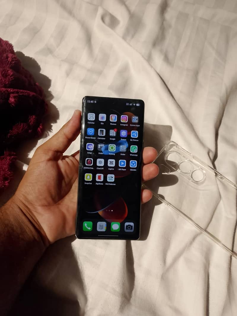 Tecno CAMON 40 Pro 1