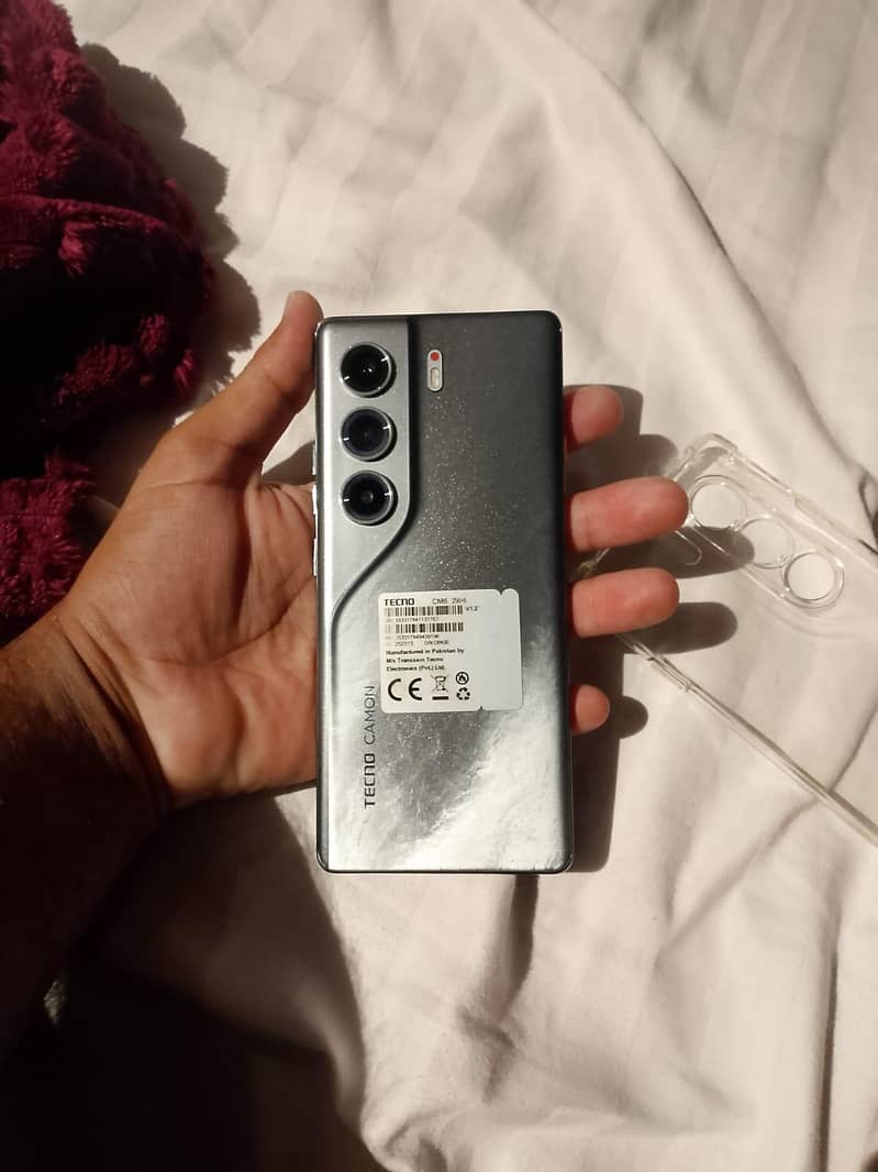 Tecno CAMON 40 Pro 4