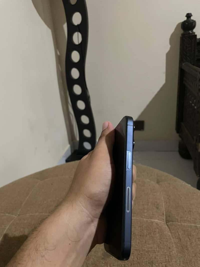 Apple iPhone 15 Pro 3