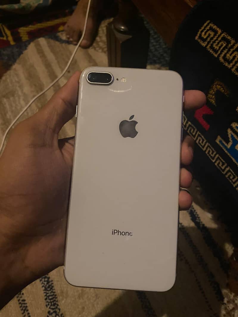 Apple iPhone 8 Plus 1