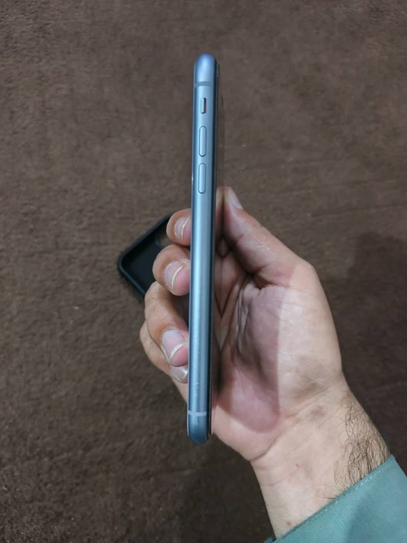 Apple iPhone 11 3