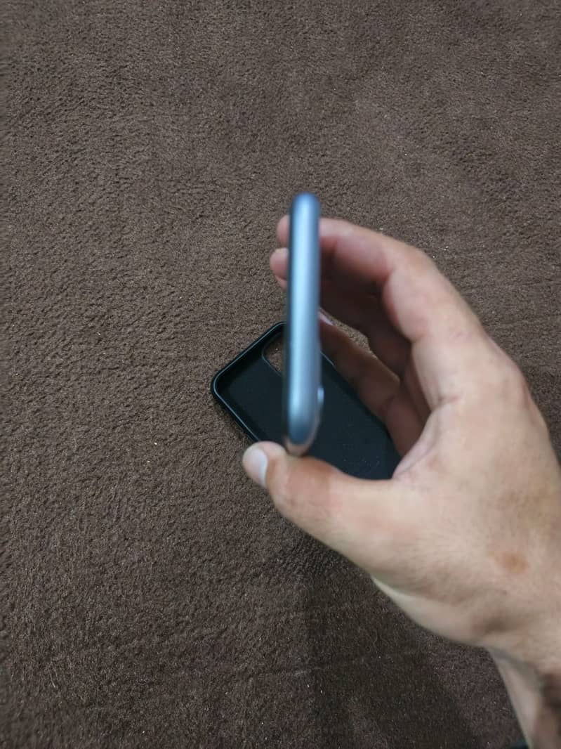 Apple iPhone 11 4